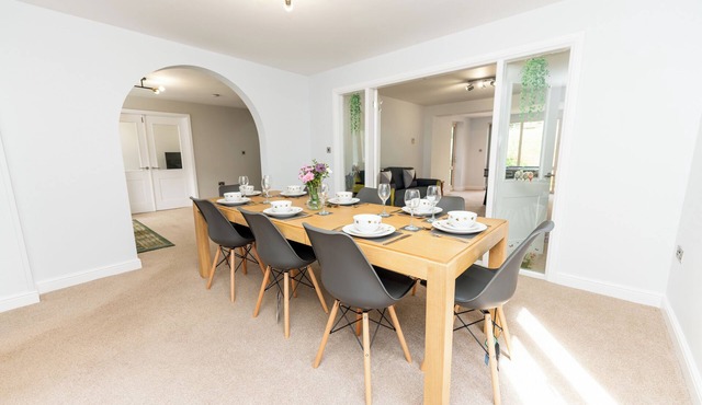 Cozy and spacious family retreat in the heart of Lincolnshire