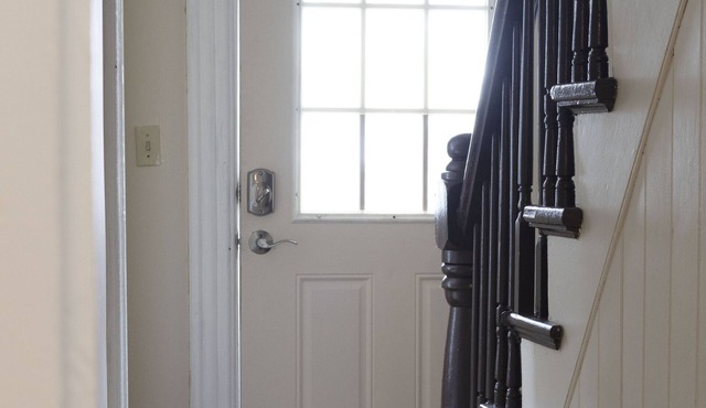 Cozy and Spacious House near Downtown Kingston