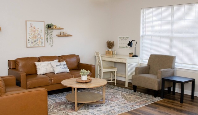 Cozy and Spacious Town Home Near Hospitals and Interstate