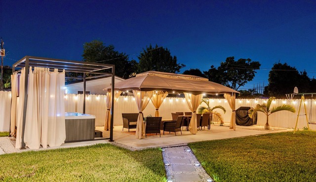 Cozy and Stylish Home in Miami w HotTub & Patio