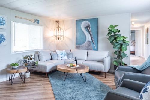 Cozy and Stylishly-Walk To The Beach - Sleeps 5