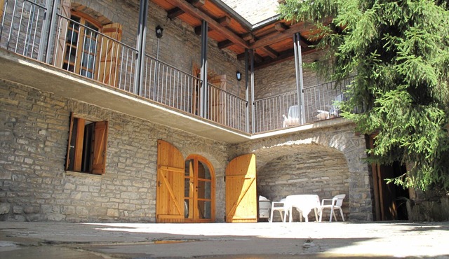Cozy and sunny Casa Rural Biescas with chimineas,