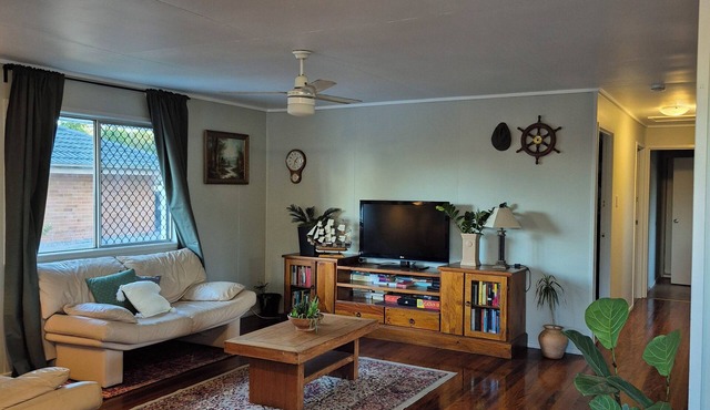 Cozy and Vintage Retreat between Brisbane and Gold Coast! Beautifully Decorated!