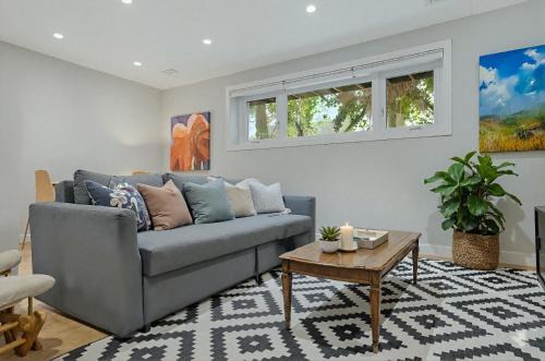 Cozy and Welcoming 2BR Basement Suite In The Heart of Calgary