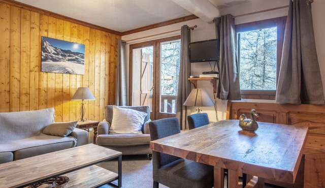 Cozy and Well-Equipped Apartment with Garage and Wi-Fi in a Quiet Area