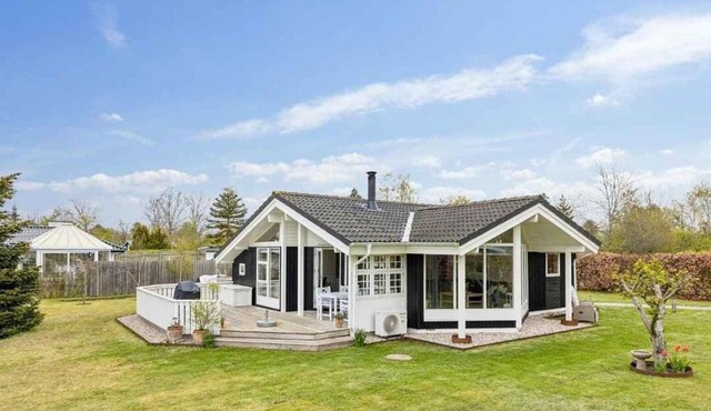 Cozy And Well-Maintained Holiday Home