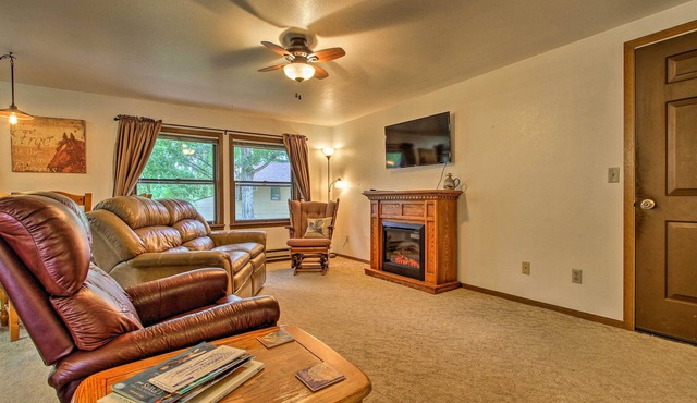 Cozy Angler's Apt - Steps to Trout Fishing River!