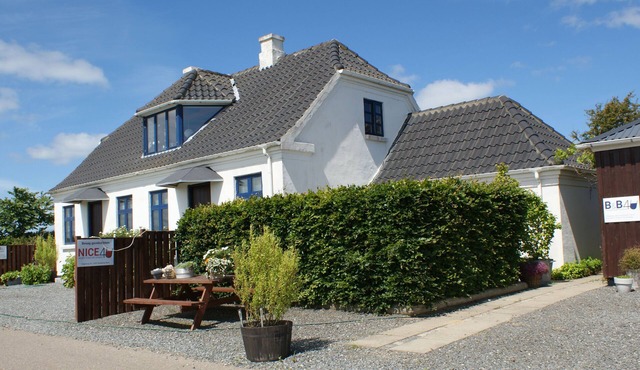 Cozy annex with loft, private terrace and only 500 m to the beach