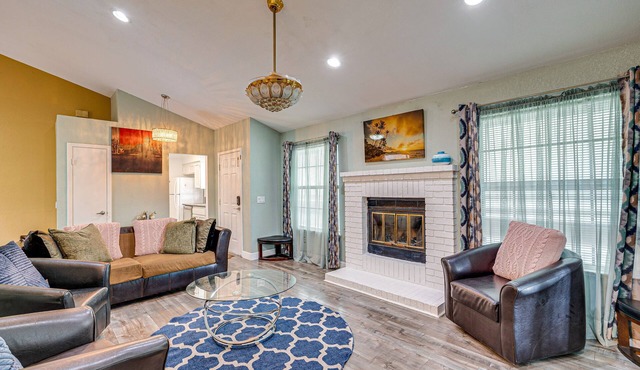 Cozy Antelope Home ~ 14 Mi to Sacramento!