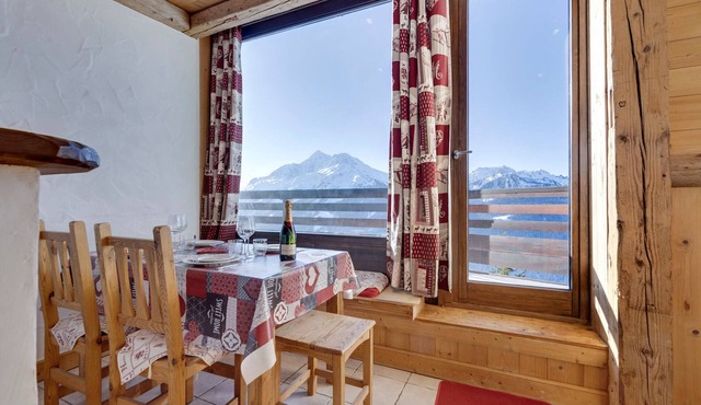Cozy apartment with balcony for 4 in La Rosière