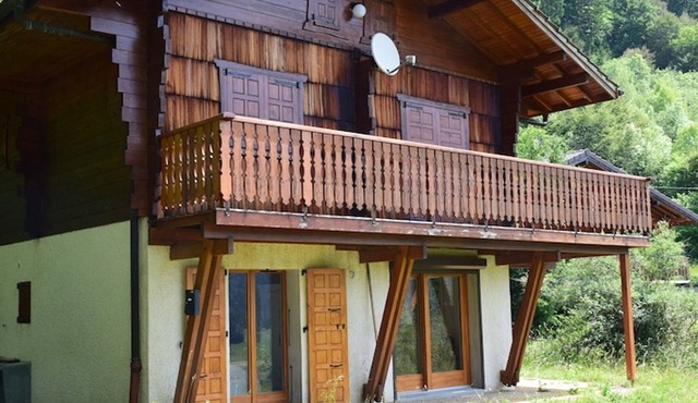 Cozy apartment in Saint-Paul-en-Chablais with private parking, 2 bedrooms for 6 people