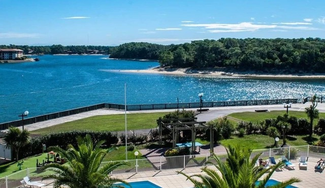 Cozy apartment for 4 with terrace and pool access in Vieux-Boucau