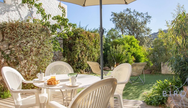 COZY APARTMENT, BEAUTIFUL DOMAIN, SWIMMING POOL, TENNIS AND SEA OVERVIEW