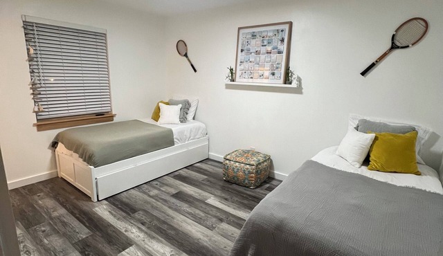 Cozy apartment next to Frank Brown park,pier park, and 5 blocks from the beach