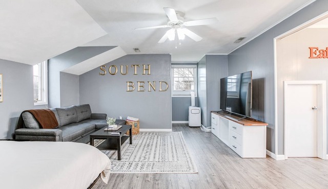 Cozy Apartment 15 min to ND - Sleeps 5!