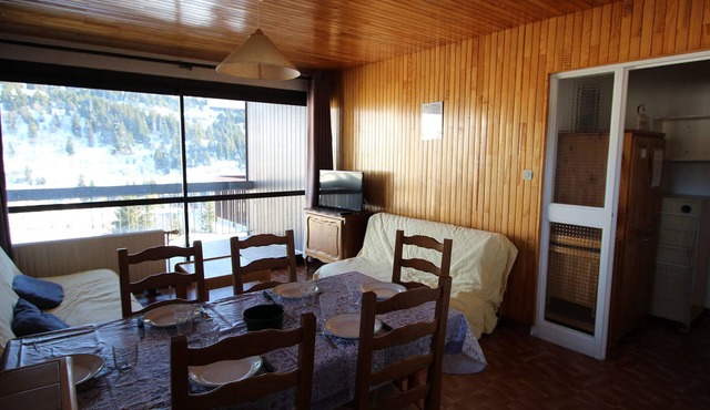 Cozy Apartment, 2 Rooms, Sleeps 6, Balcony, Pet-Friendly, Chamrousse 1650