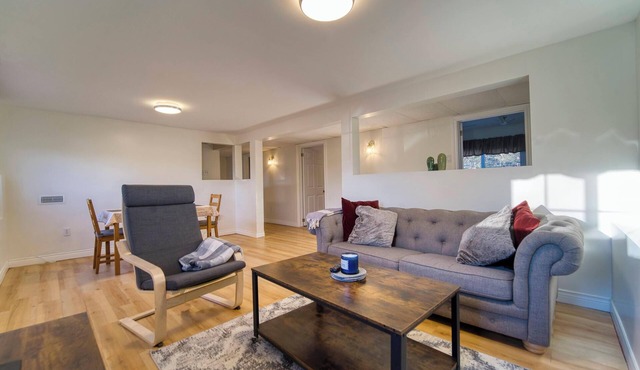 Cozy apartment in enchanting Hammonds Plains with everyting you need.