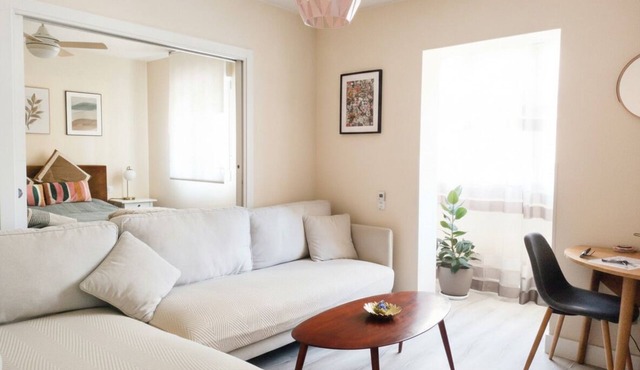 Cozy apartment equipped and subway within walking distance