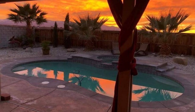Cozy Apartment fast Wi Fi washer/dryer kitchen, pool & spa!n