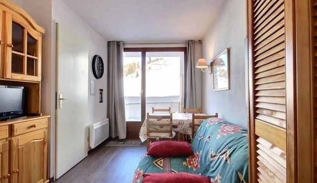 Cozy apartment for 4 with large terrace at the foot of the slopes