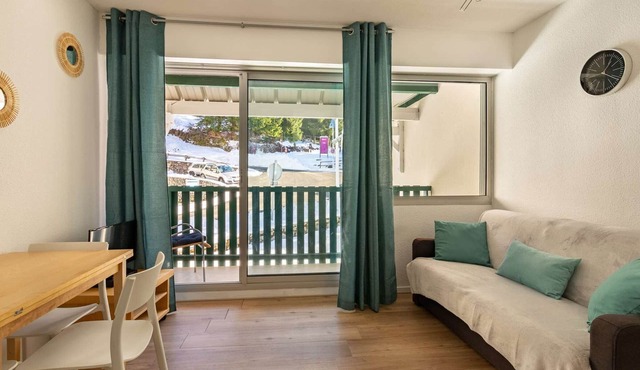 Cozy apartment for 4 with balcony and ski locker in Gourette