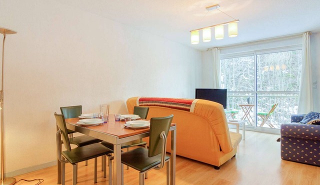 Cozy Apartment for 6 with Balcony, Covered Parking, and Ski Access Steps from Village Center
