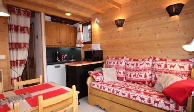 Cozy apartment for 5, south balcony, near slopes