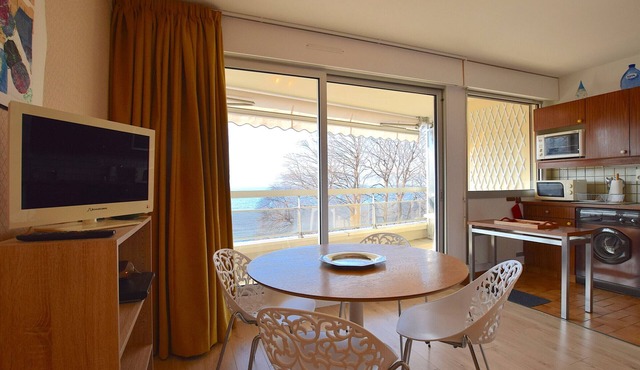 Cozy apartment in Évian center, up to 4 guests