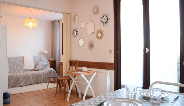 Cozy apartment with terrace, Wi-Fi, and parking in Évian-les-Bains