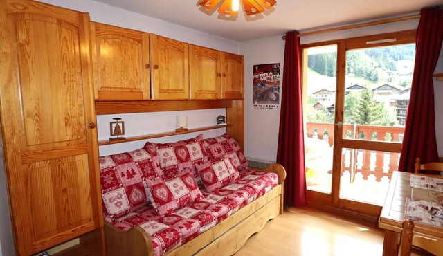 Cozy apartment for 4 in Arêches-Beaufort, close to ski lifts, shops, and pool