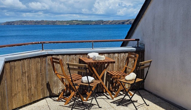 Cozy Apartment Facing Corréjou Beach with Stunning Views
