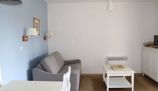 Cozy Apartment in Parentis-en-Born - Shared Pool - Walk to Lake - Sleeps 4 - Cleaning Included