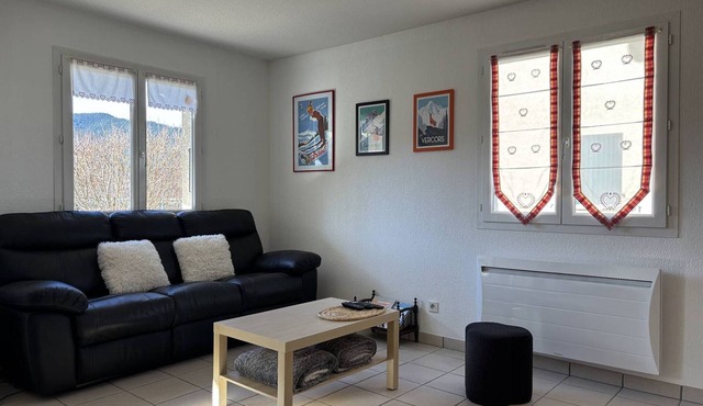 Cozy Apartment for 4 with Garage, Terrace, and Easy Ski Access