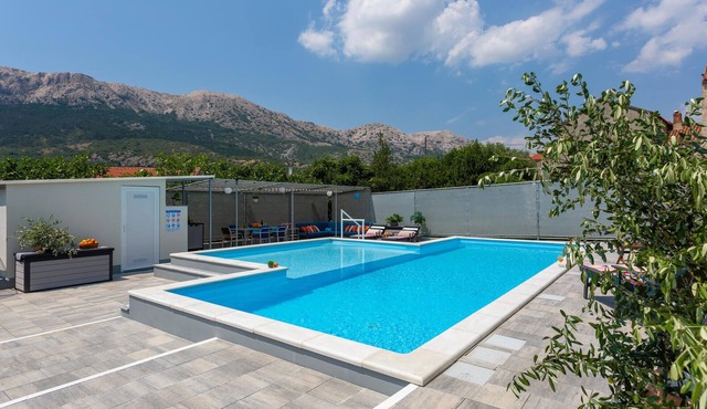 Cozy apartment in Draga Bascanska