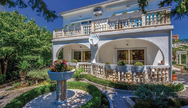 Cozy apartment in Novi Vinodolski with WiFi