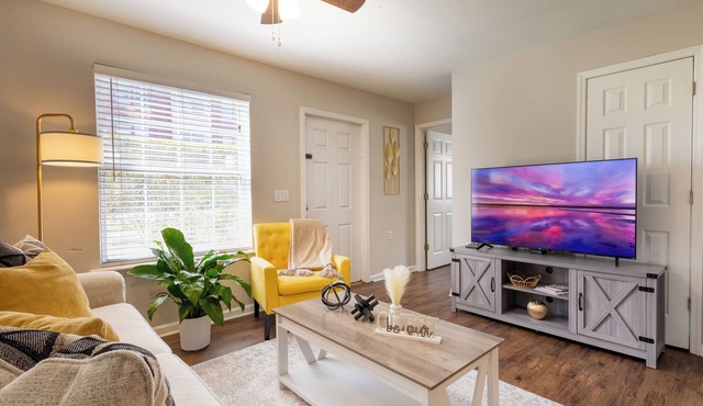 Cozy Apartment in a Prime Location, 1 mile to FSU