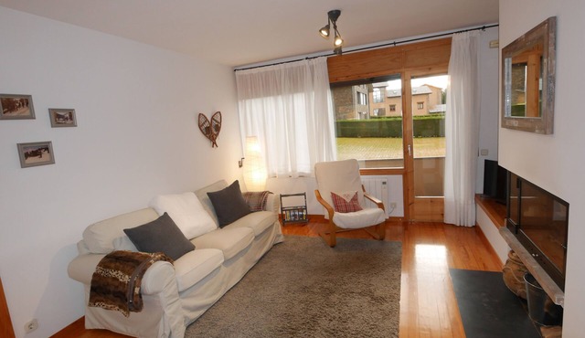 Cozy apartment in Alp with garden and parking, 10 minutes from the ski slopes!