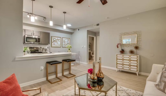 Cozy apartment in awesome Fort Worth with AC, fitness room
