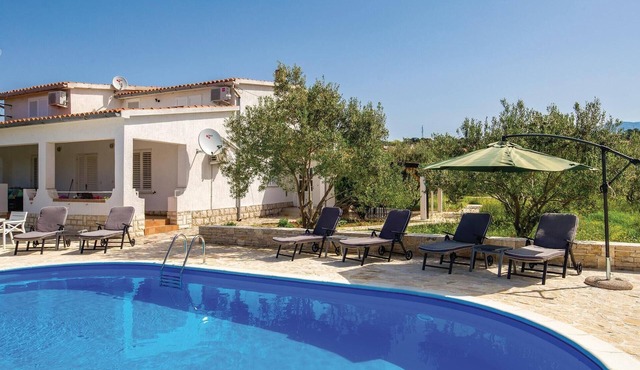 Cozy apartment in Barbat with swimming pool