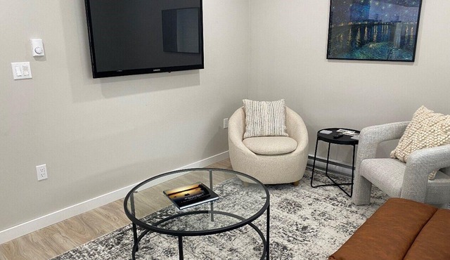 Cozy apartment in lovely Sioux Lookout with AC, WiFi, Netflix, Amazon Prime