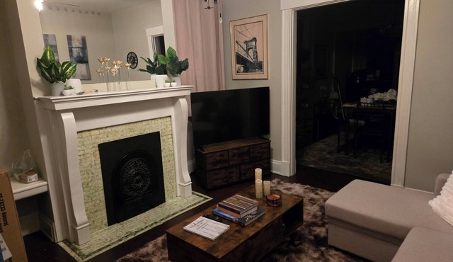 Cozy apartment in charming Cincinnati with WiFi, AC