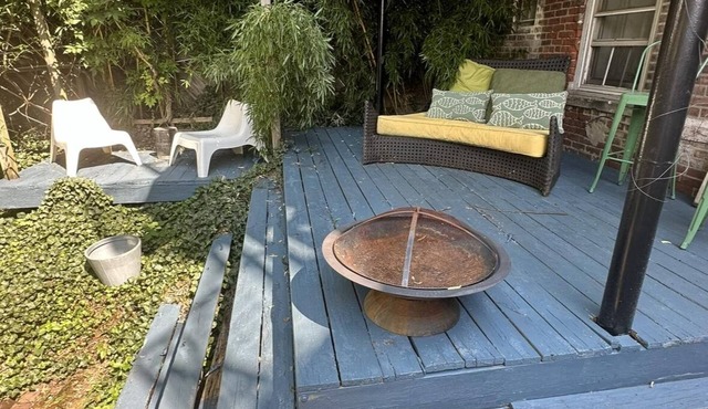 Cozy apartment in charming Mt Adams, Cincinnati with WiFi, AC