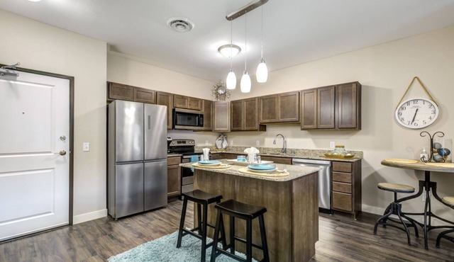 Cozy Apartment in Clubhouse building at Woodside Apartments