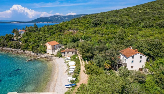 Cozy apartment in Cres with WiFi