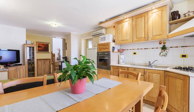 Cozy apartment in Fazana with WiFi