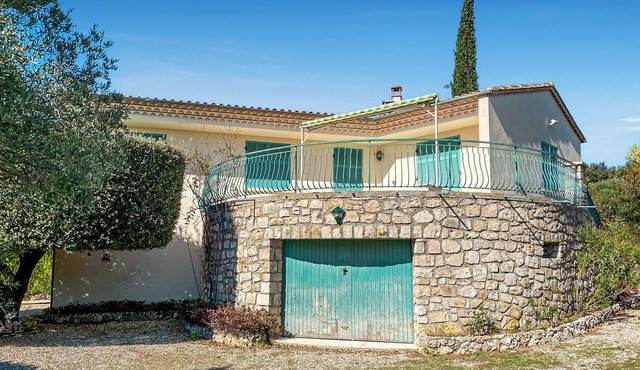 Cozy apartment in Ginasservis with swimming pool