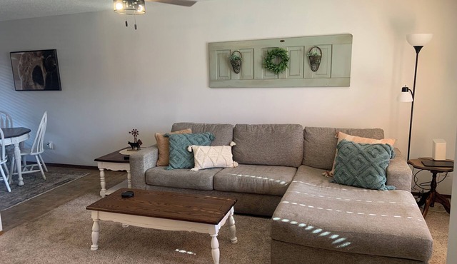 Cozy Apartment in Garden City- 2 Bed/1 Bath
