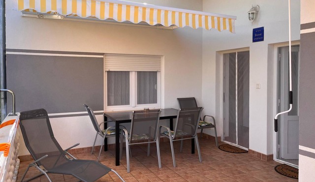 Cozy apartment in Gornji Karin with WiFi
