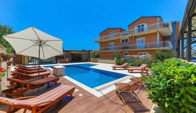Cozy apartment in Kastel Stari