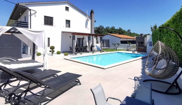 Cozy apartment in Svetvincenat